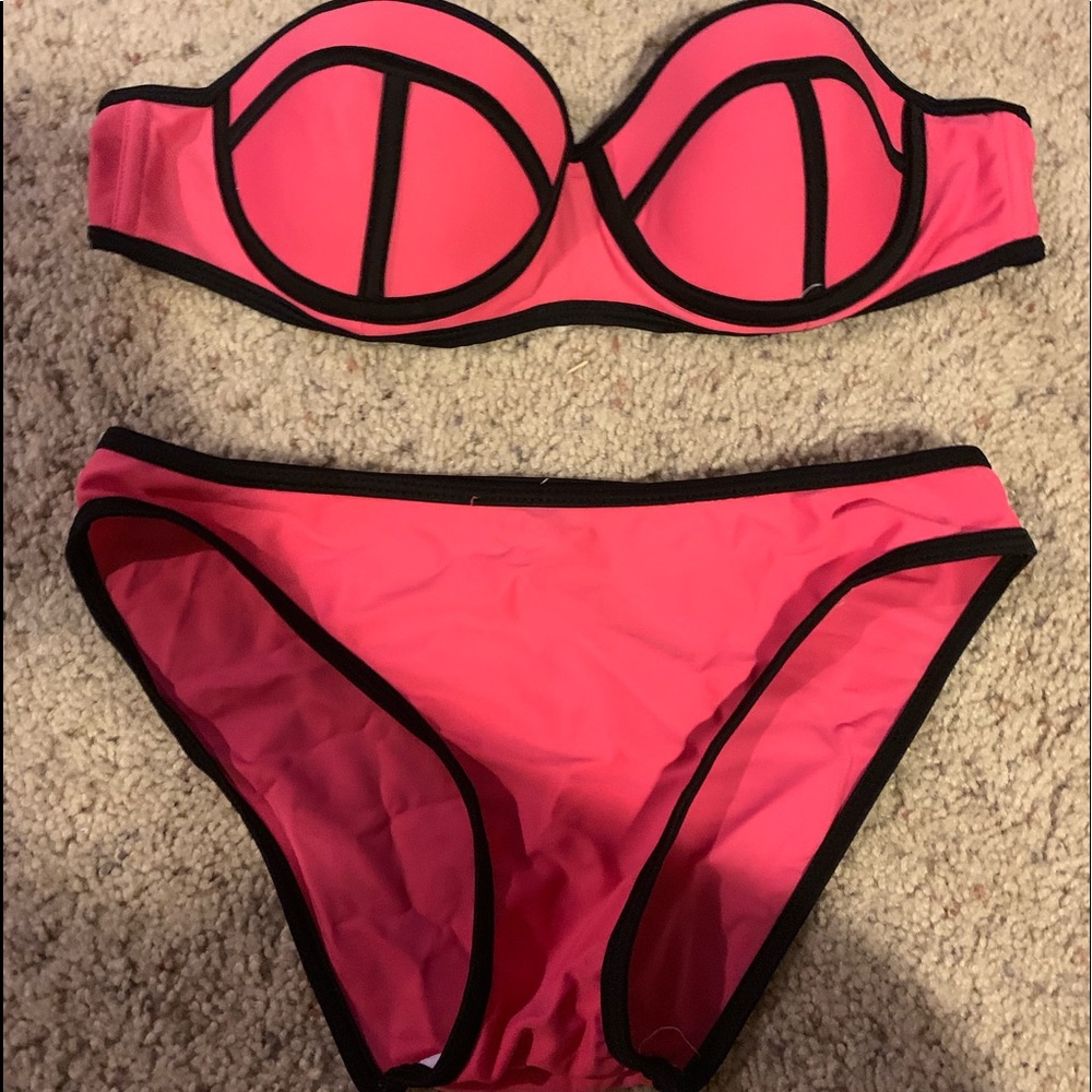 Super cute pink bikini!